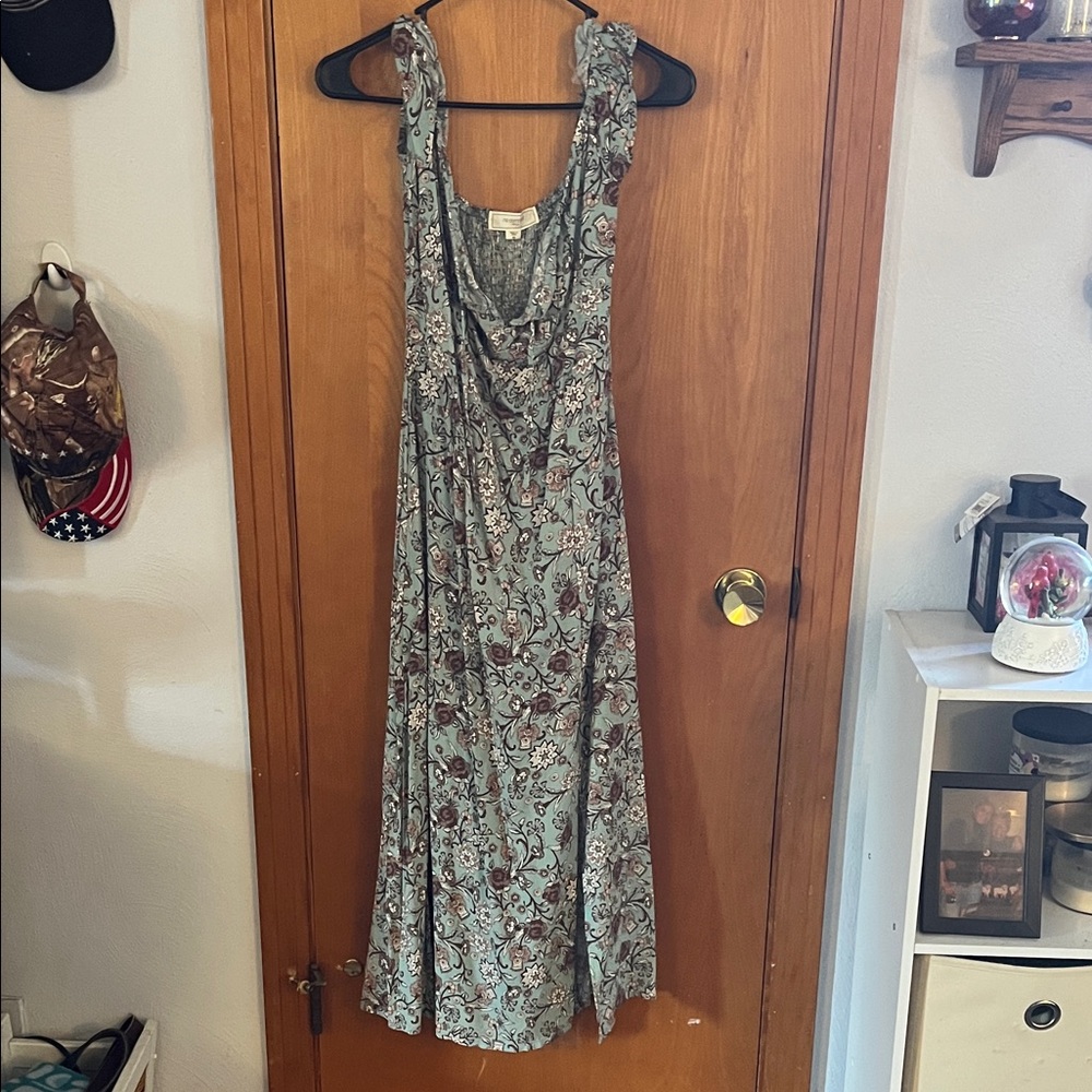 Chic Floral Maxi Dress in Blue